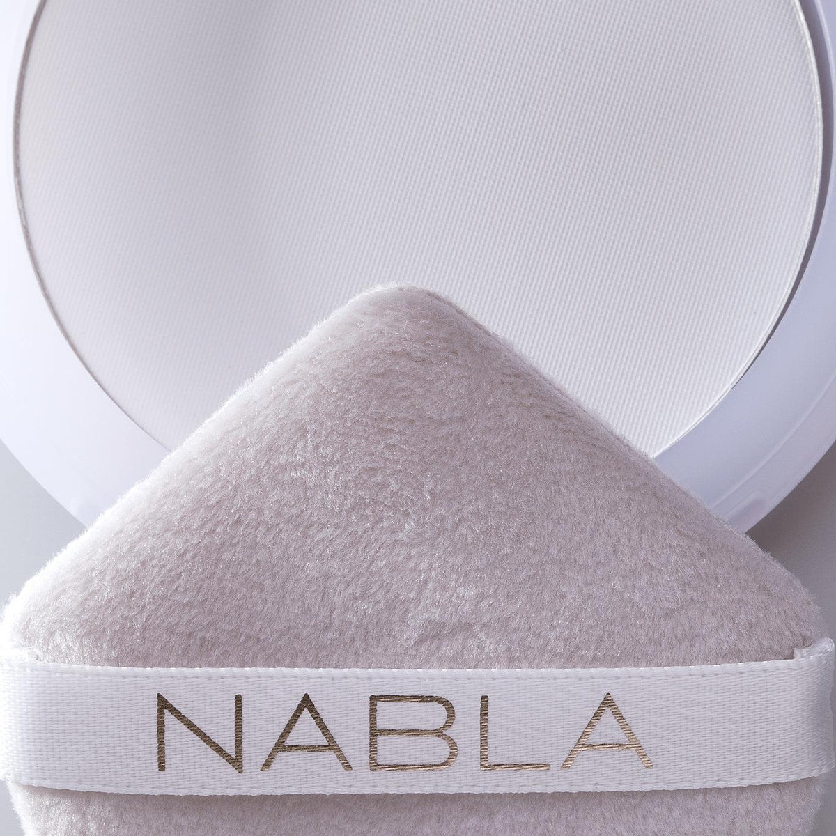 Close-Up Blotting Pressed Powder