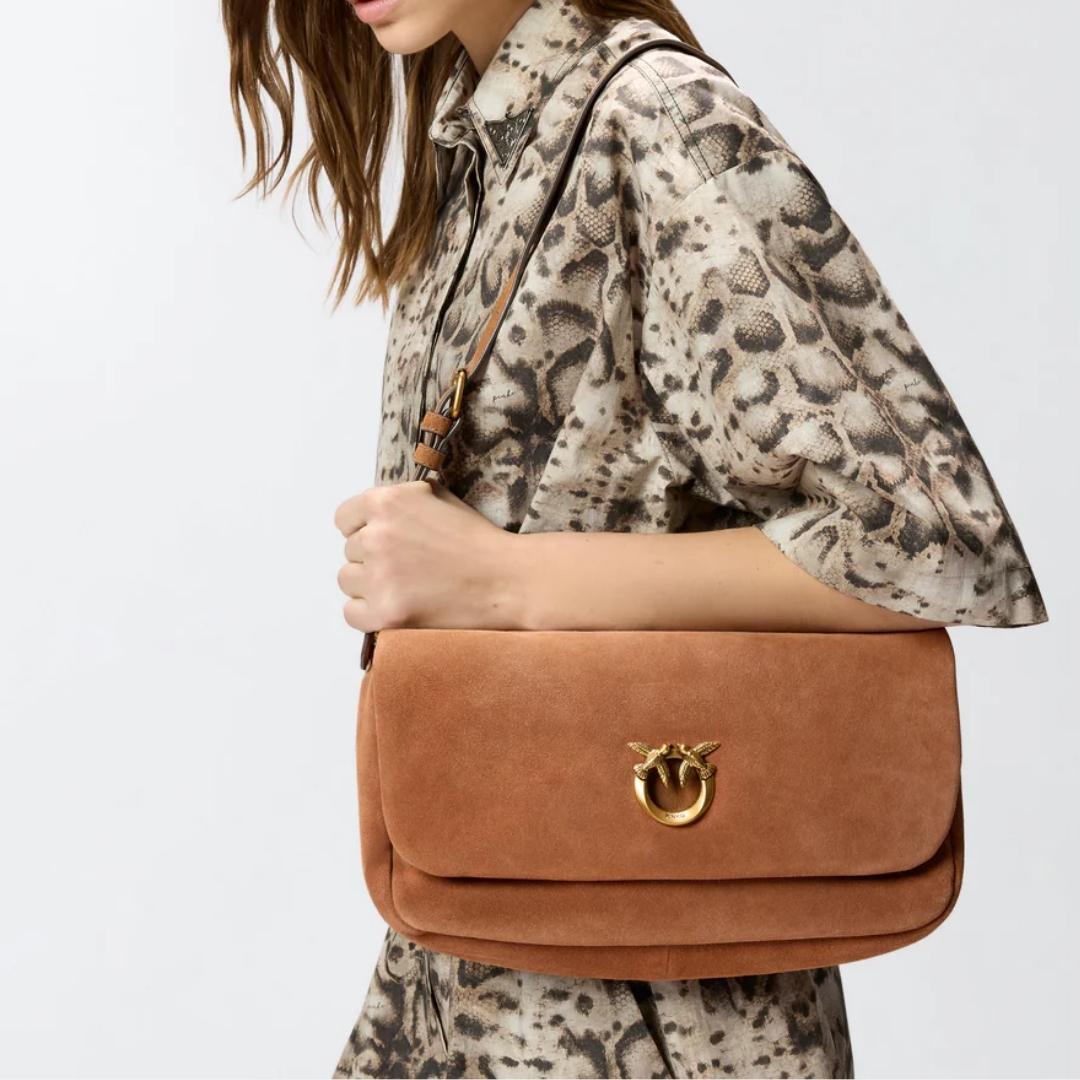 Borsa a tracolla media Love Bag Click Soft Horizontal Handle in suede