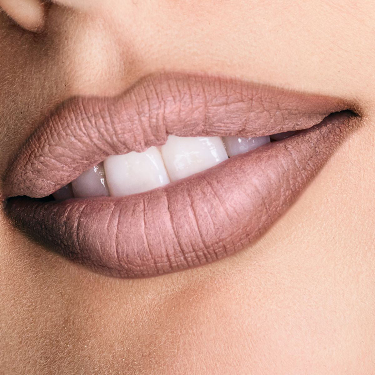 Color Sensational Shaping Lip Line