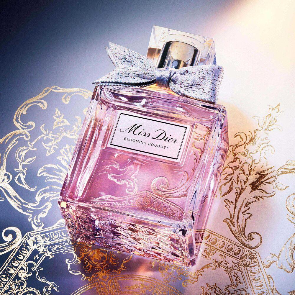 Cofanetto Miss Dior Blooming Bouquet Eau de toilette, balsamo labbra, crema mani