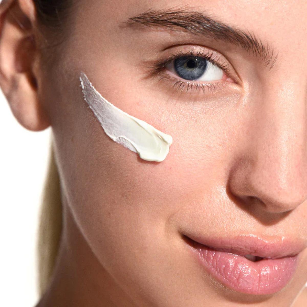 INVISIBLE DAILY PROTECTION SPF50 Crema viso SPF50 con attivi opacizzanti