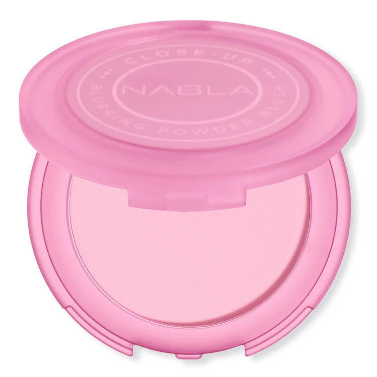 Close-Up Blurring Powder Blush