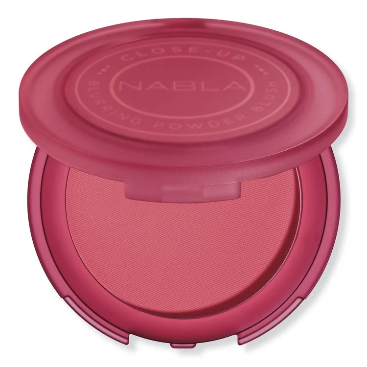 Close-Up Blurring Powder Blush