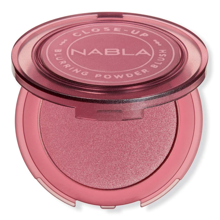 Close-Up Blurring Powder Blush