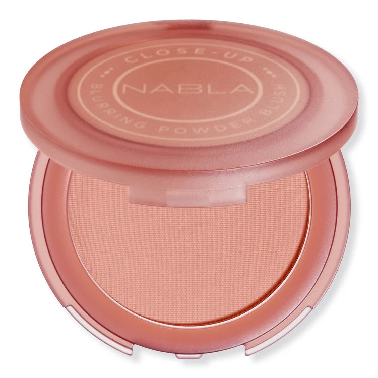 Close-Up Blurring Powder Blush