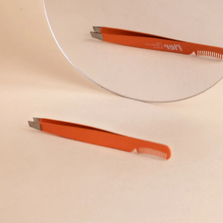 Eyebrow Tweezer with Comb