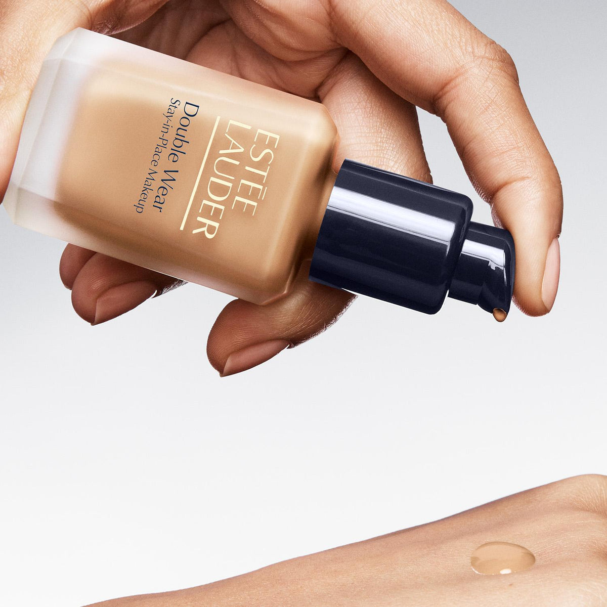 Double Wear Stay-in-Place Longwear Matte Foundation SPF10
