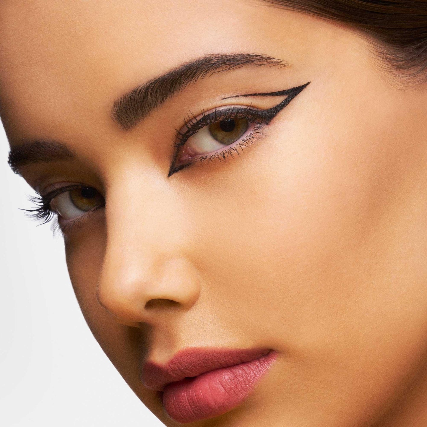 Everink Liner Eyeliner liquido con punta ultra precisa con tenuta fino a 24 ore